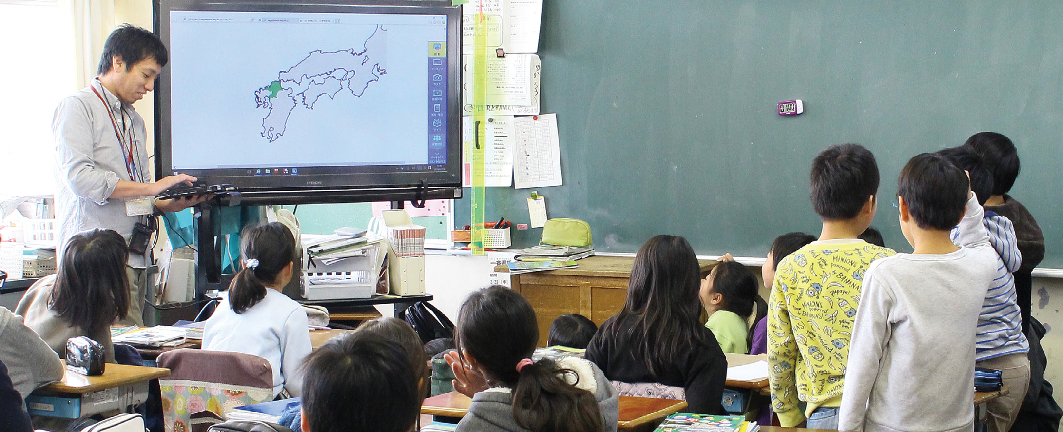 「一人ではちょっと......」という子供たちは、皆で元気に答えていく