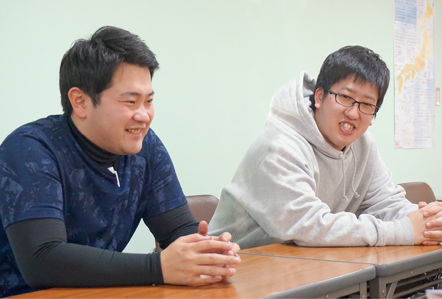 左:5年担任 本田 智弘 先生 右:6年担任 久川 慶貴 先生