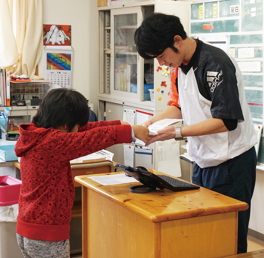 認定証はすぐに印刷してみんなの前で表彰(認定証はサンプルです)