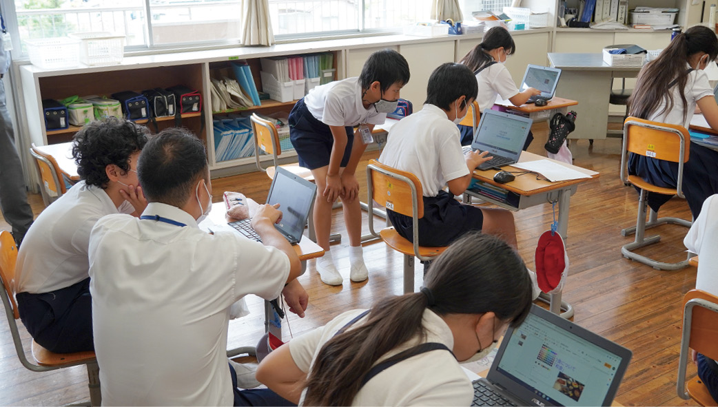 見やすい資料にするため、文字の大きさや色も工夫する(6年/総合的な学習の時間)